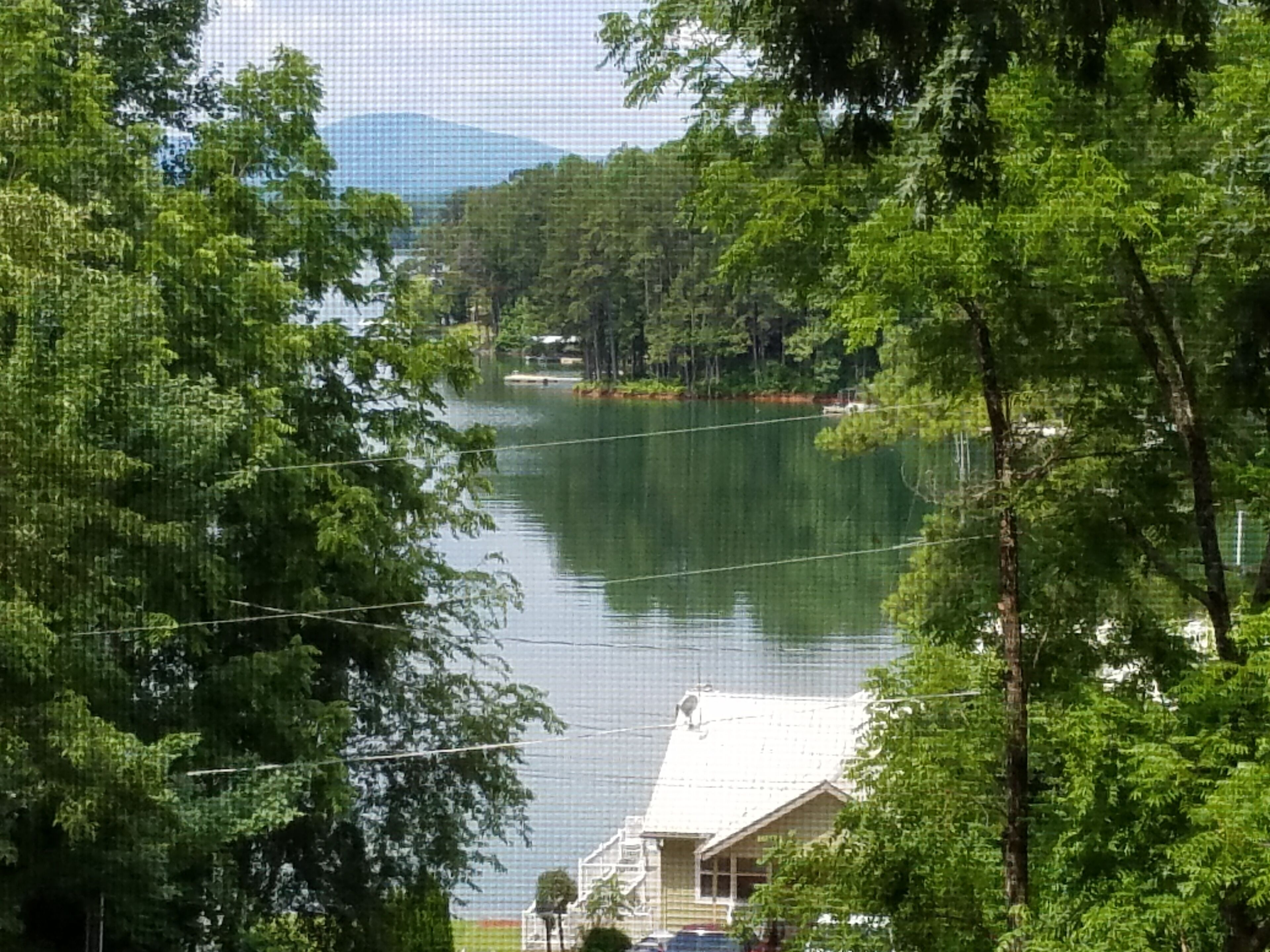 Lake Chatuge Country Cottages - Little Red - FREE WiFi, Parking & Prem Chnls