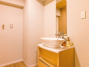 Quarto duplo standard | Pia do banheiro
