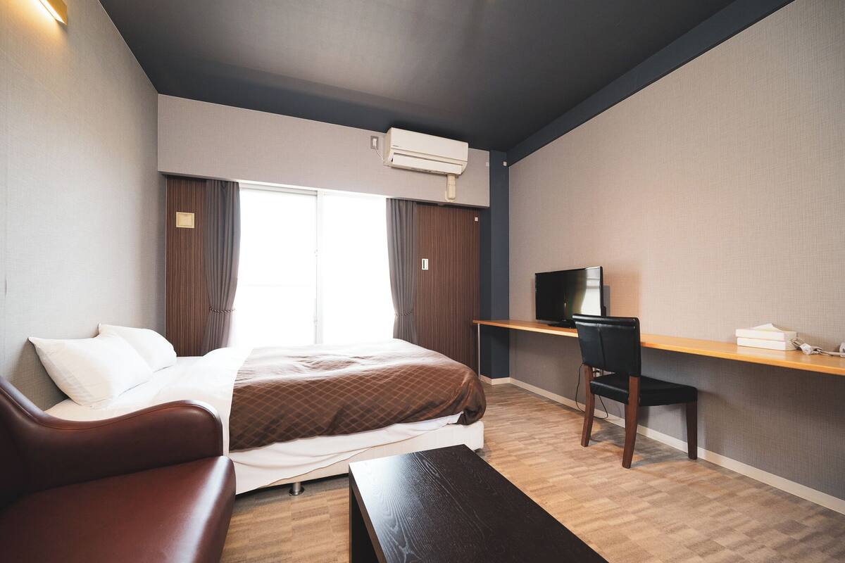 Bureau, Wi-Fi gratuit, draps fournis