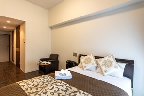 Basic Double Room | Desk, free wired internet - Mr.KINJO EMINENCE INN MAEJIMA (Naha)