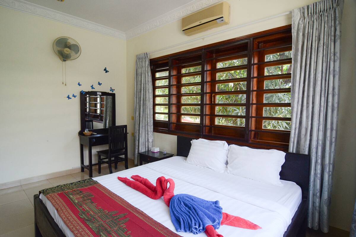 Rollaway beds, free WiFi, bed sheets
