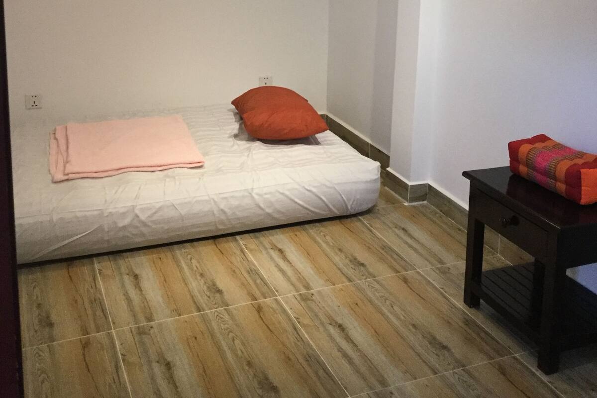 Rollaway beds, free WiFi, bed sheets