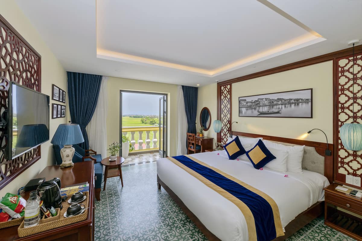 Habitación doble Deluxe, balcón | 2 habitaciones, ropa de cama de alta calidad y minibar