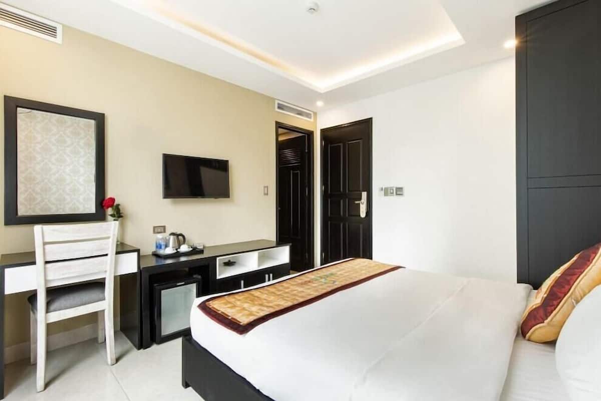 Standard Double Room | Egyptian cotton sheets, premium bedding, down duvets, memory-foam beds