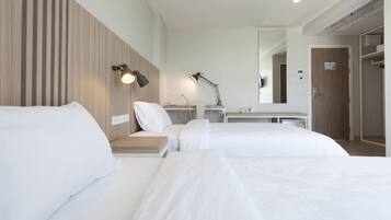 Chambre avec lits jumeaux | Bureau, Wi-Fi gratuit, draps fournis