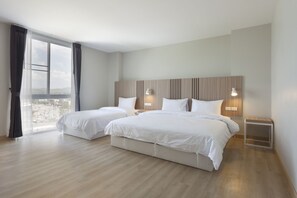 Perhehuone | Työpöytä, ilmainen Wi-Fi, vuodevaatteet, pääsy pyörätuolilla