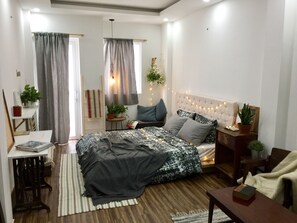 Habitación Deluxe doble | 1 dormitorio, escritorio, tabla de planchar con plancha y wifi gratis