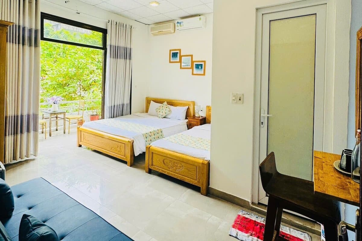 Triple Room | Minibar, in-room safe, desk, laptop workspace