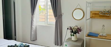 雙人房 (Window) | 迷你吧、客房內保險箱、書桌、筆電工作空間