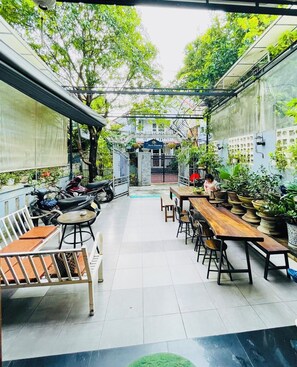 Front of property - Shark Hotel - Hostel (Hue)