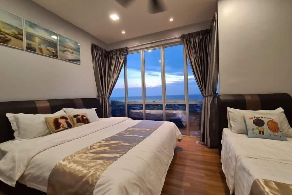 3 bedrooms, premium bedding, blackout curtains, bed sheets