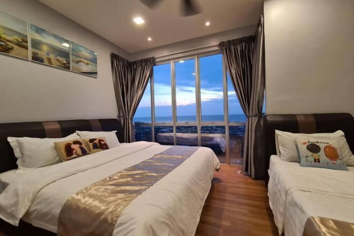 3 bedrooms, premium bedding, blackout curtains, bed sheets