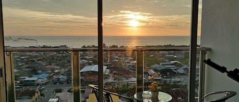 3 Bedroom | 3 bedrooms, premium bedding, blackout drapes, bed sheets