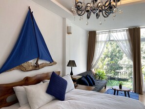Desk, iron/ironing board, free WiFi - Rustic House Homestay (Hanoi)