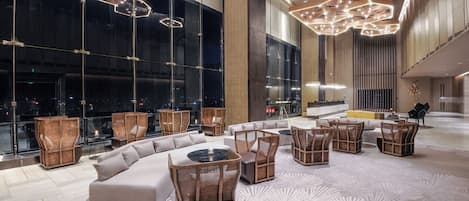 Daily buffet breakfast (CNY 138 per person)