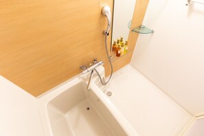 Habitación doble | Baño | Bañera y ducha independientes y bañera profunda
