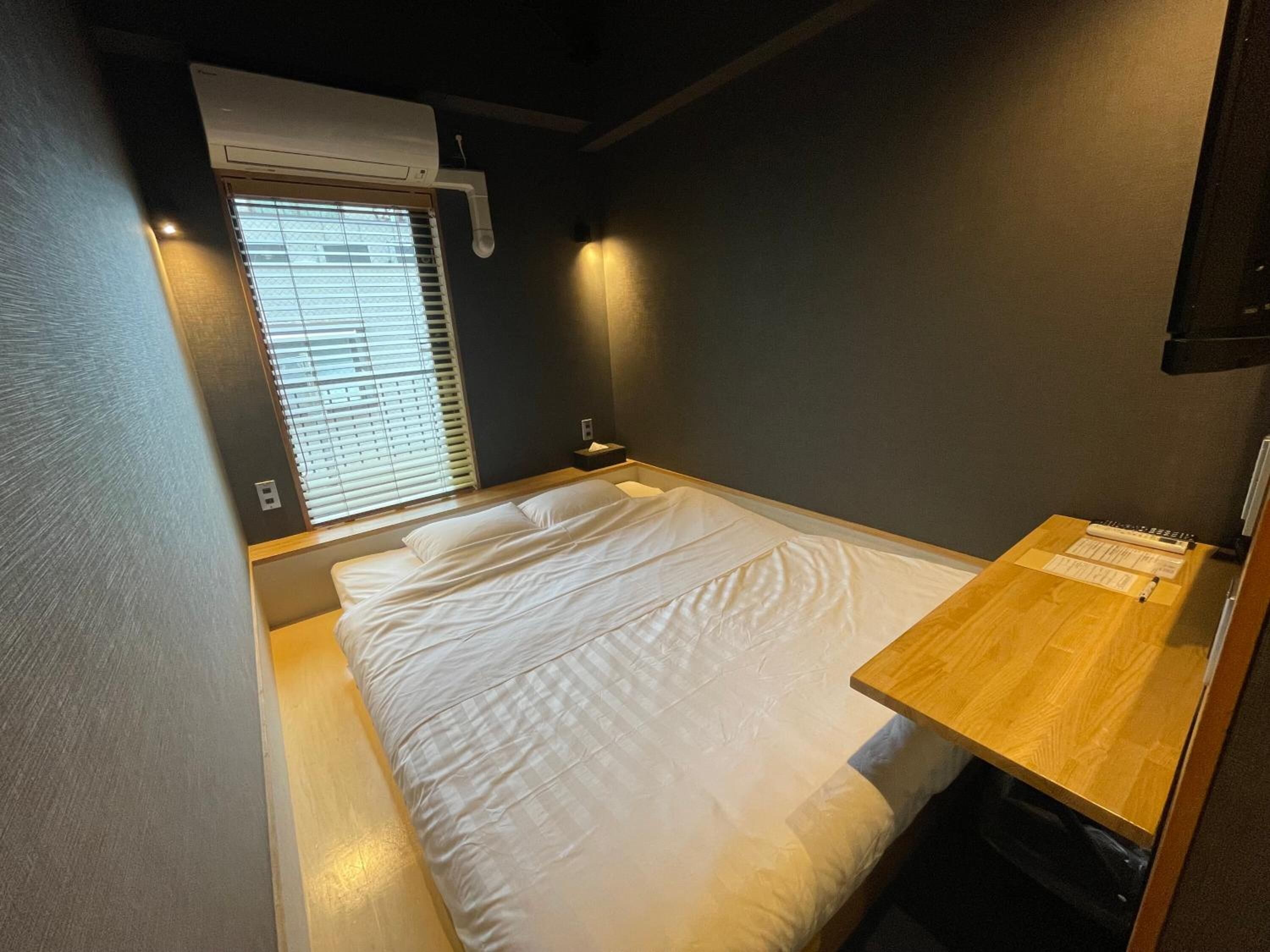 soundproofing, free wifi, bed sheets