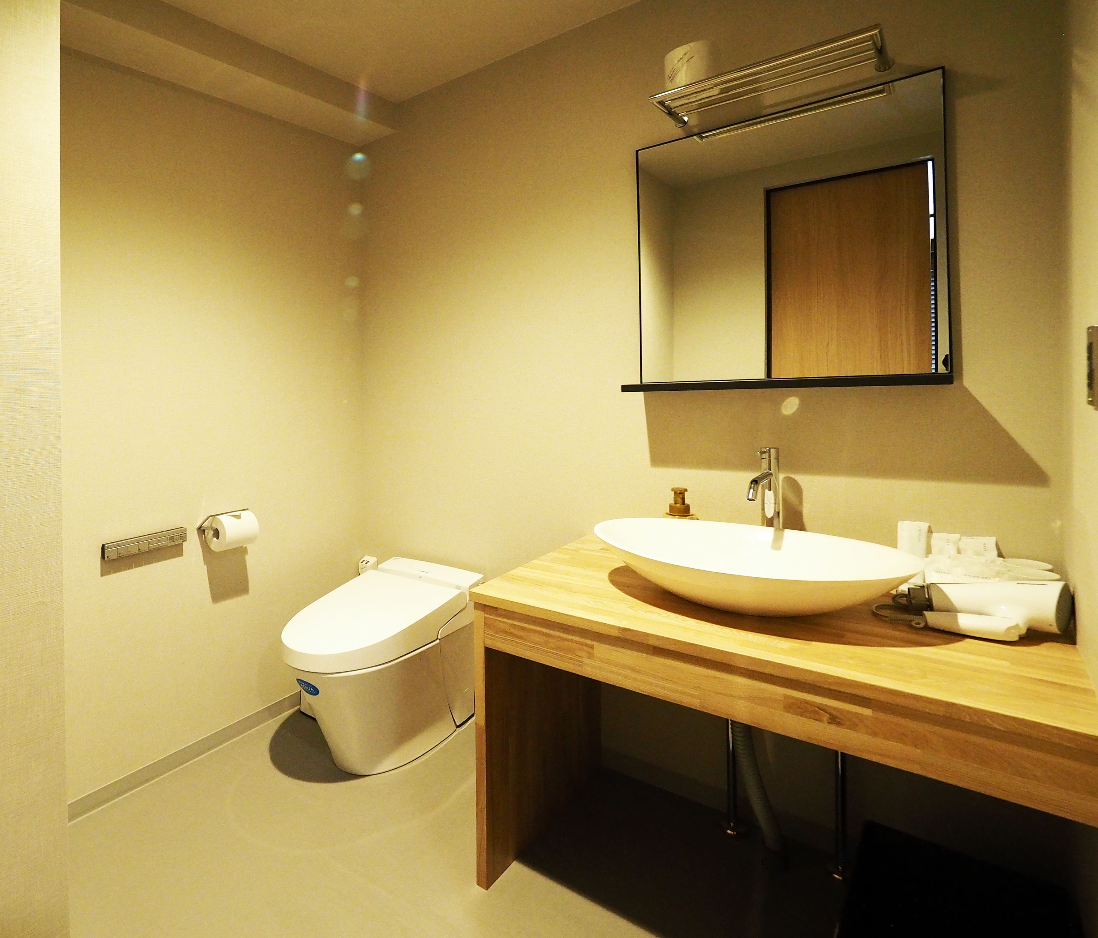 junior suite, private bathroom | bathroom sink