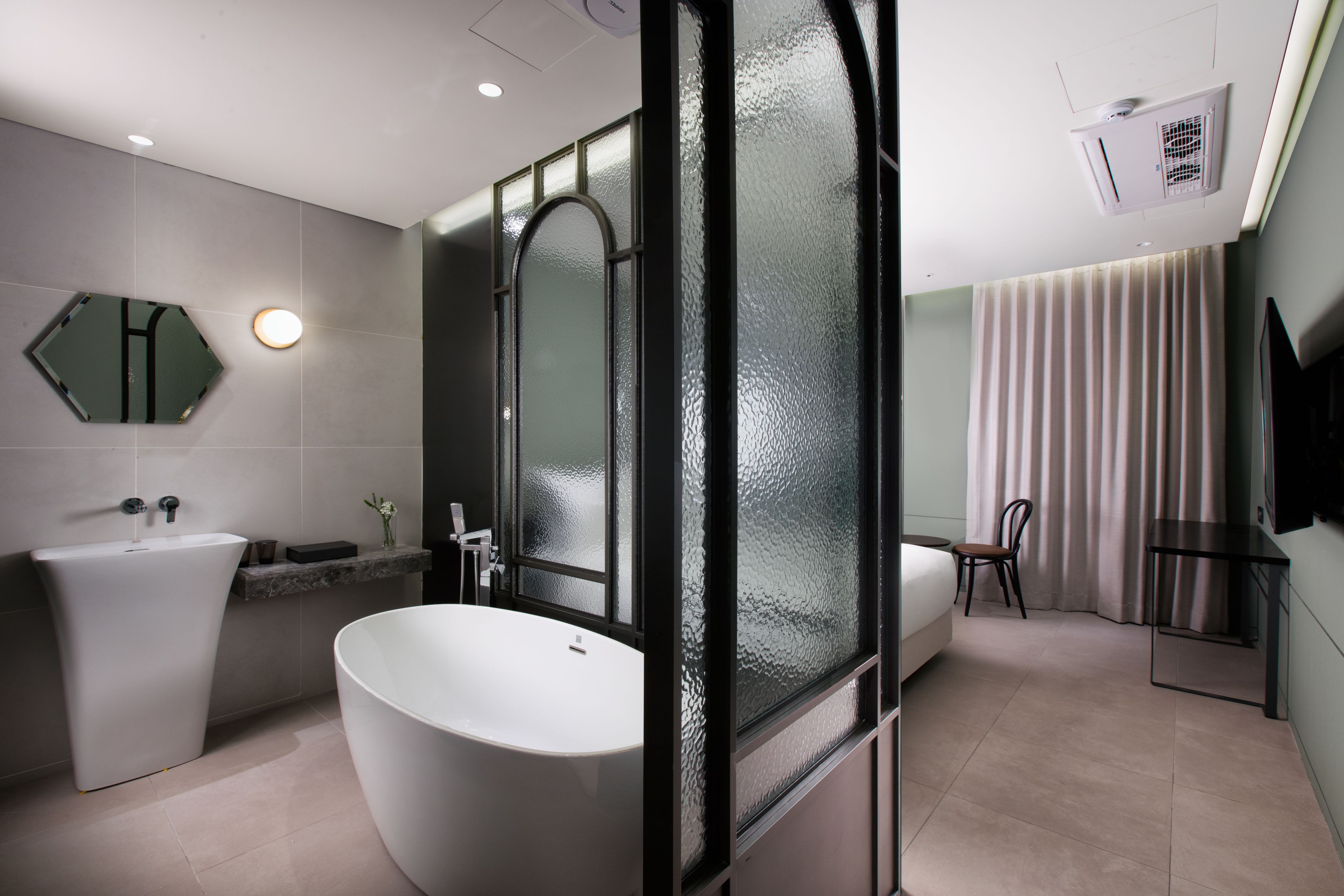 1 bedroom, in-room safe, desk, soundproofing