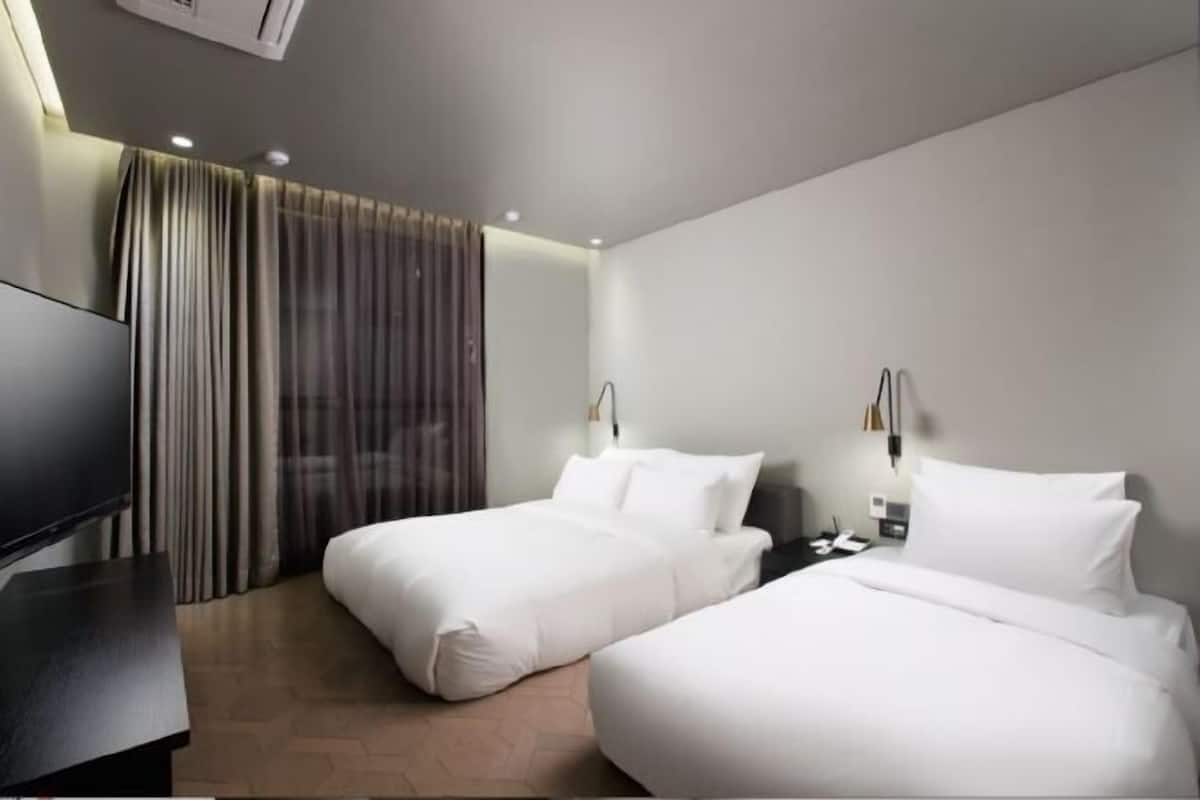 1 bedroom, in-room safe, desk, soundproofing
