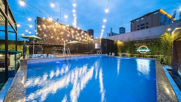 Piscina a l'aire lliure de temporada