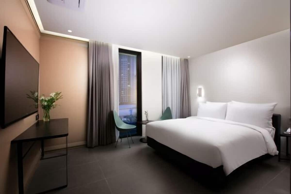 1 bedroom, in-room safe, desk, soundproofing