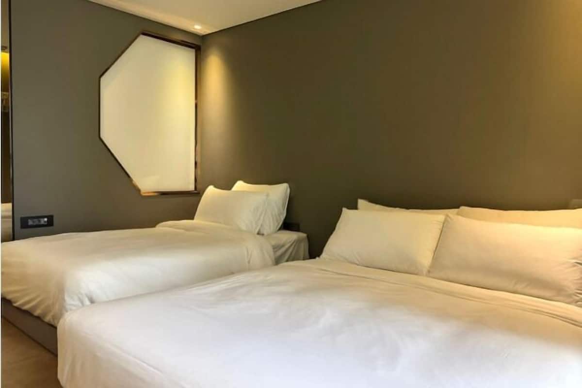 1 bedroom, in-room safe, desk, soundproofing