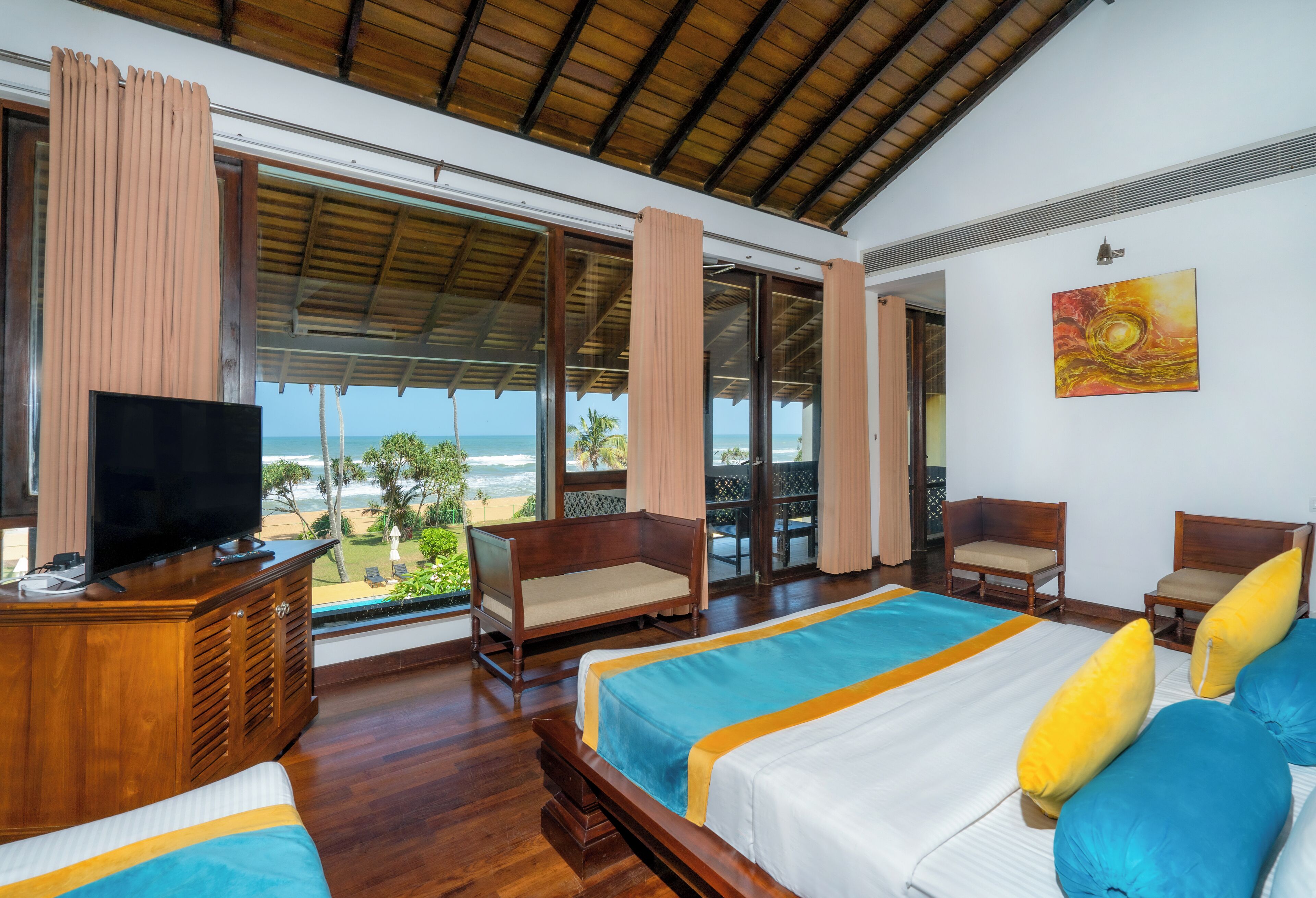 Executive Suite | 1 bedroom, premium bedding, minibar, in-room safe