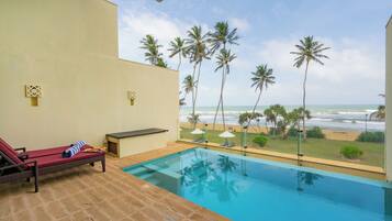 Deluxe Room, Ocean View | Living area | Flat-screen TV