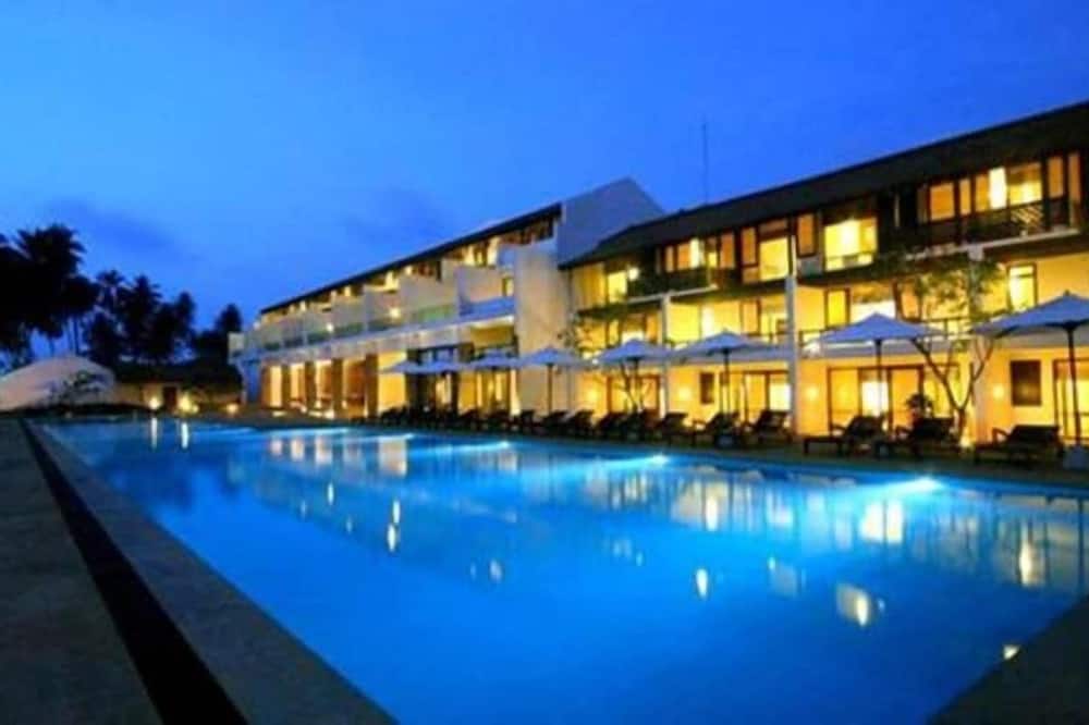 Grand Beach Hotel Wadduwa