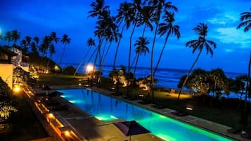 Kolam renang outdoor