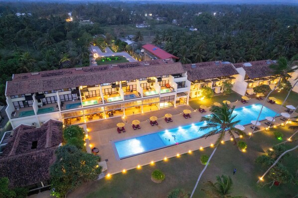 Skydiving -  Grand Beach (Wadduwa)