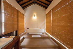 Presidential Suite, Private Pool | Bathroom