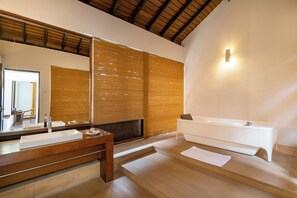 Presidential-Suite, eigener Pool | Badezimmer