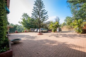Free self-parking - Umbrella Inn (Mahabaleshwar)