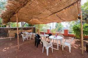 Daily full breakfast (INR 200 per person) - Umbrella Inn (Mahabaleshwar)