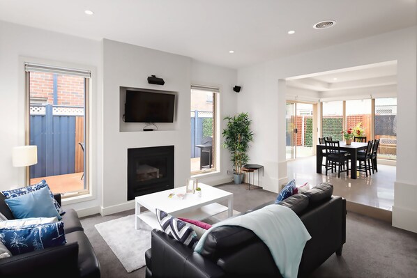 3 Bedroom House | Living area