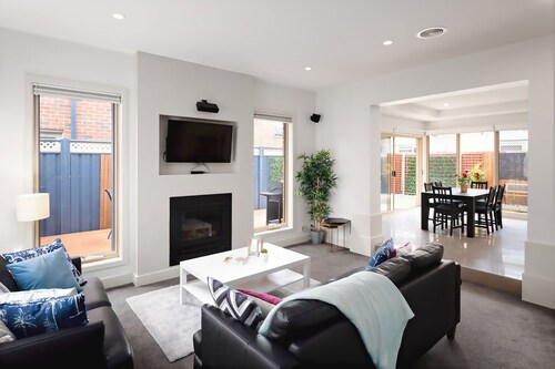 BOUTIQUE STAYS - Mentone Abode