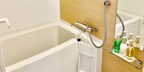 Separate tub and shower, deep soaking tub, free toiletries, hair dryer - HYGGE Biimata (Nago)