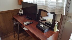 Desk, free WiFi - Hotel Peacely In Miyakojima Nexus (Miyakojima)