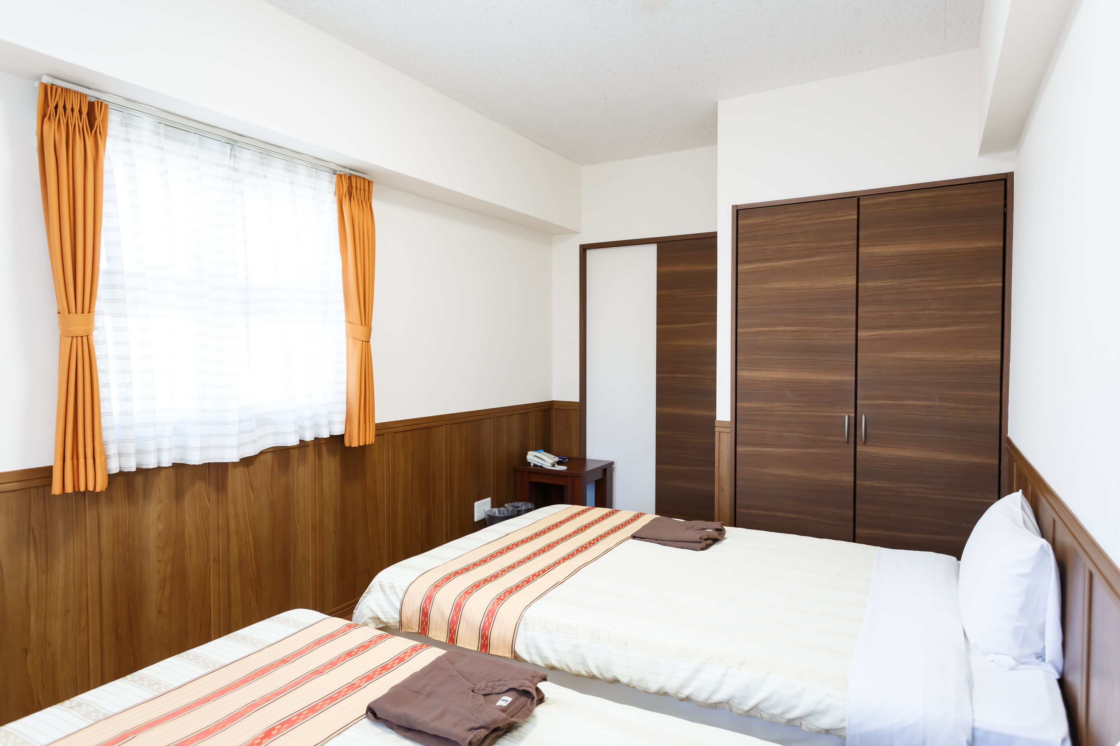 corner twin room | desk, free wifi