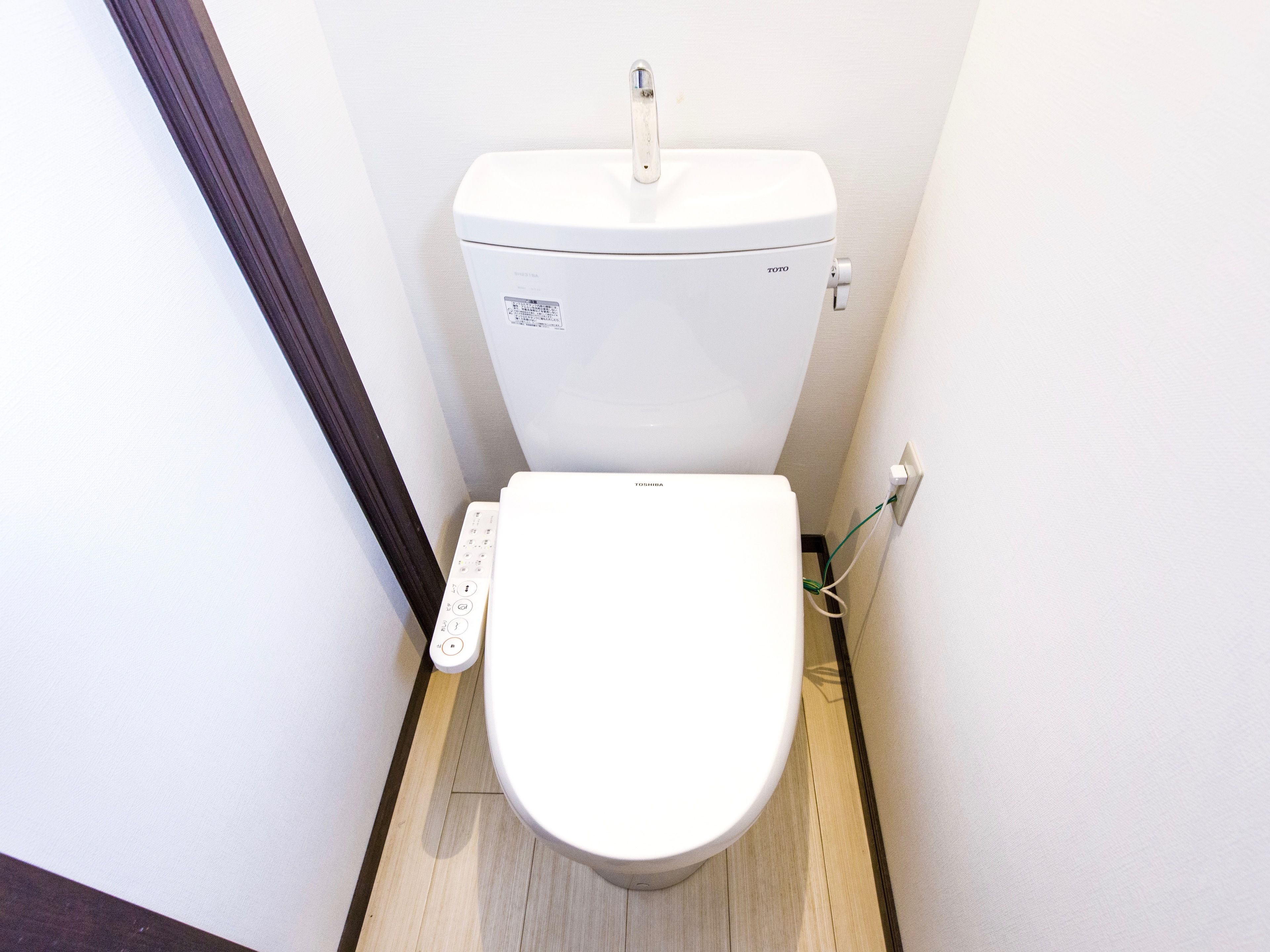 standard double room | bathroom amenities | separate bathtub and shower, deep-soaking bathtub, free toiletries