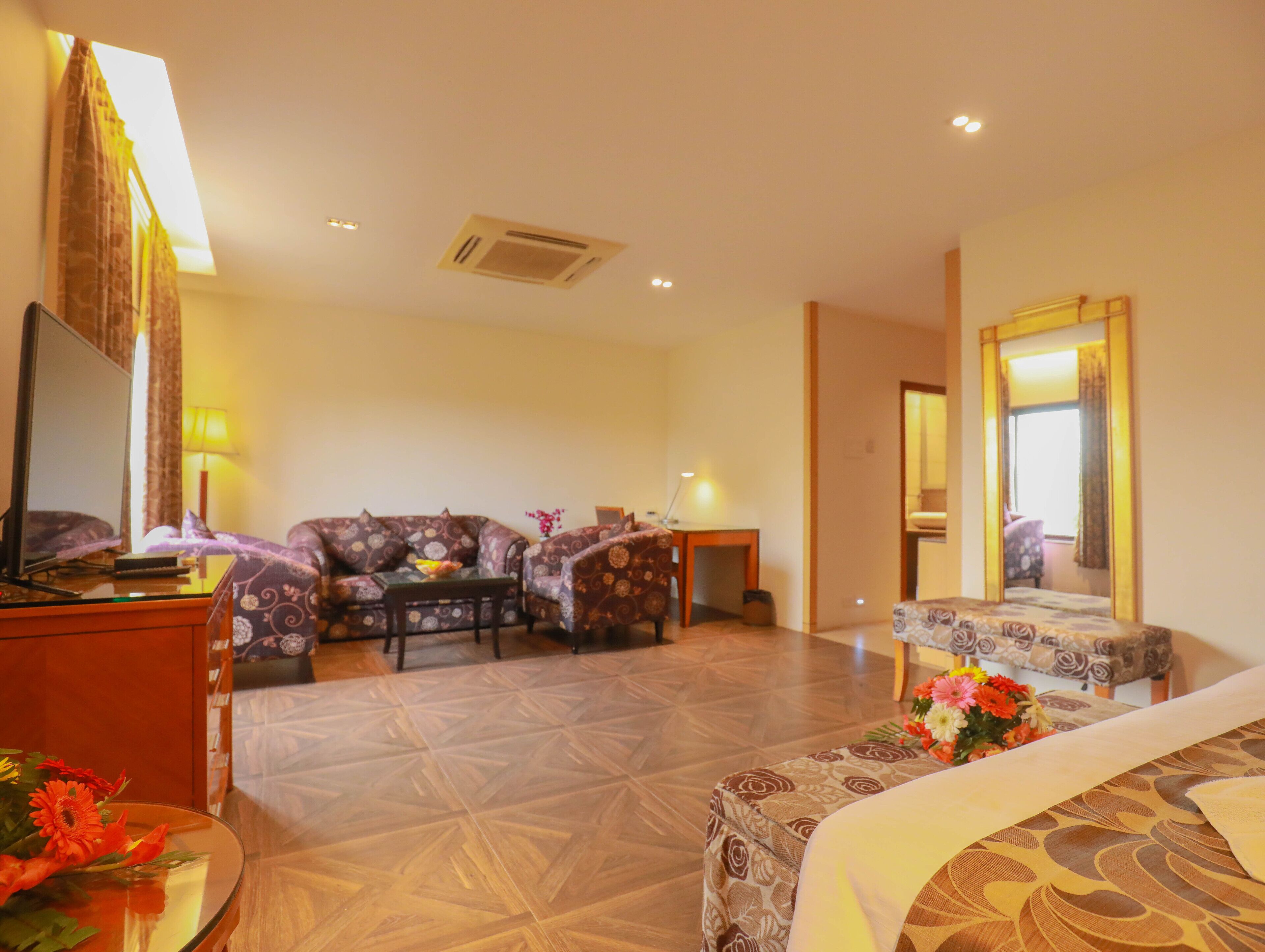 Studio Suite Superior | Area keluarga | Televisi LED 40-inci dengan saluran TV kabel dan TV