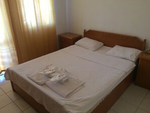 ห้องสแตนดาร์ดดับเบิล | ตู้นิรภัยในห้องพัก, โต๊ะทำงาน, เตารีด/โต๊ะรีดผ้า, Wi-Fi ฟรี