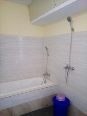 Shower - Pekon Princess Resort (Pekon)