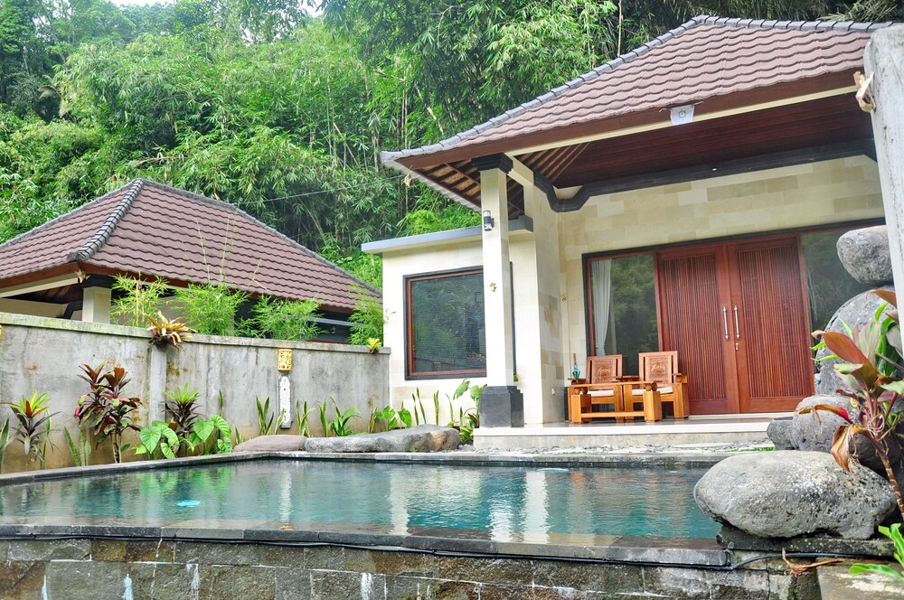 Bali Bamboo Jungle Huts and Hostel - reviews,open hours,photo spots