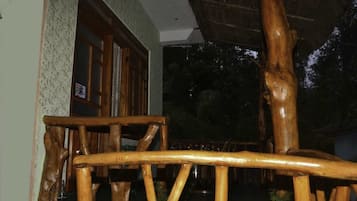 Mặt tiền nơi lưu trú - ban đêm