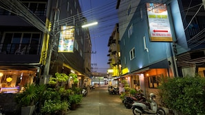 Unclassified image, 3 of 23, button - Memory 2 (Patong)