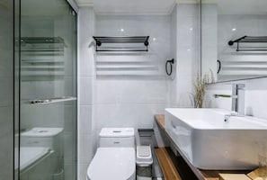 Apartment, 2 Schlafzimmer | Badezimmer | Dusche, kostenlose Toilettenartikel, Haartrockner, Hausschuhe
