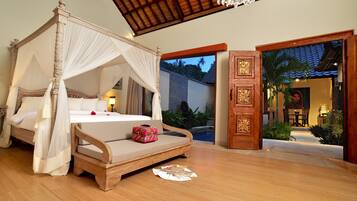 Minibar, in-room safe, desk